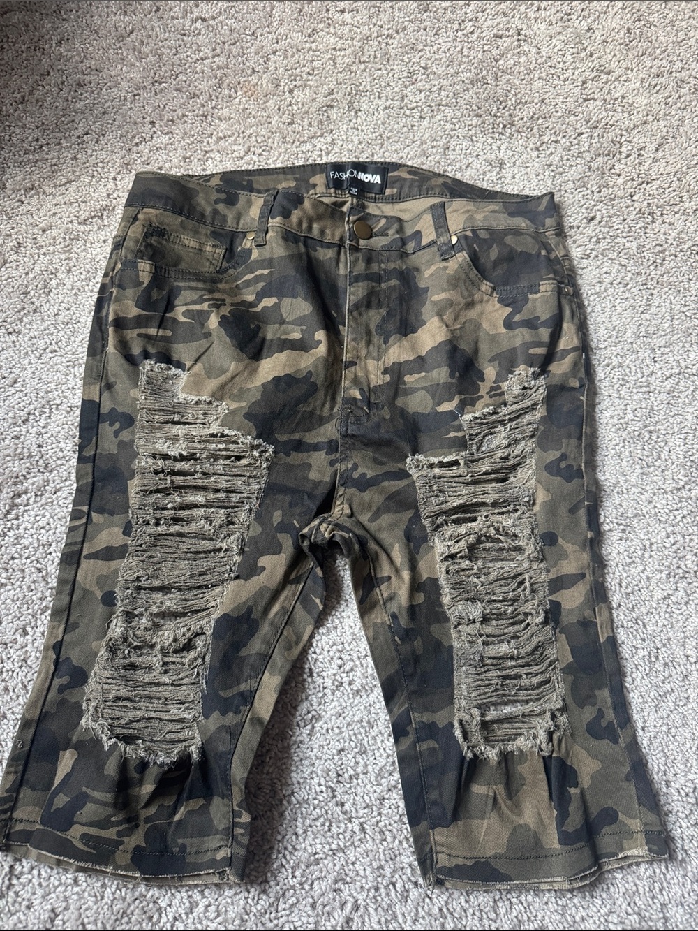 FASHION NOVA women’s  Distressed Camo Cargo Pants - Olive/Black